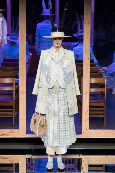 Look 19